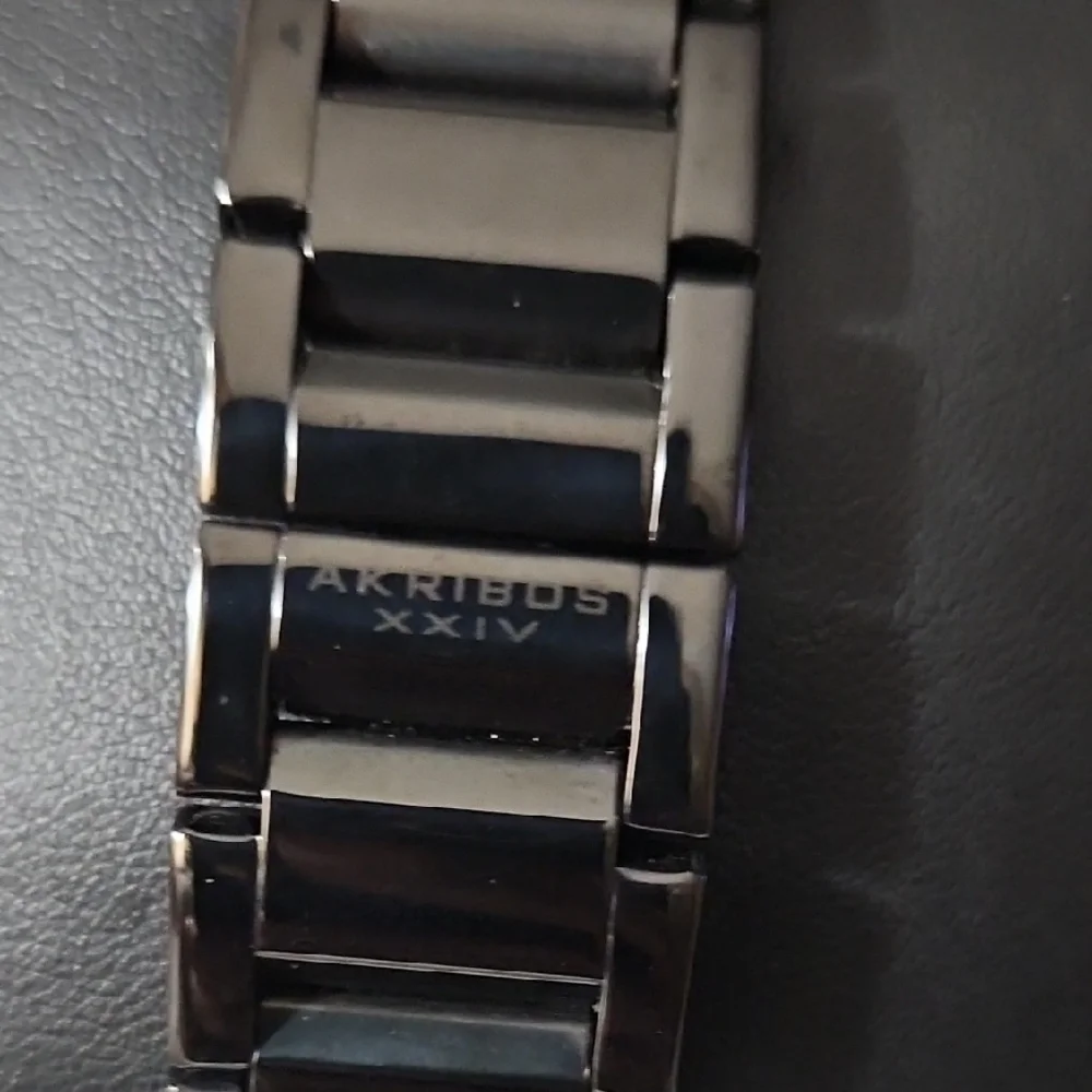Akribos XXIV Elegant Black Timepiece